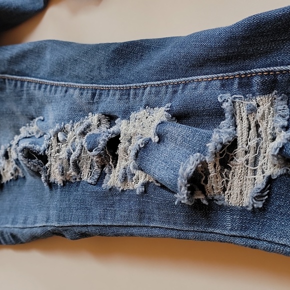 Almost Famous Distressed Jeans - Picture 5 of 7